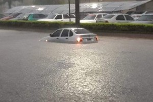 Un diluvio cayó sobre la ciudad de Gualeguay que dejó varias zonas afectadas.