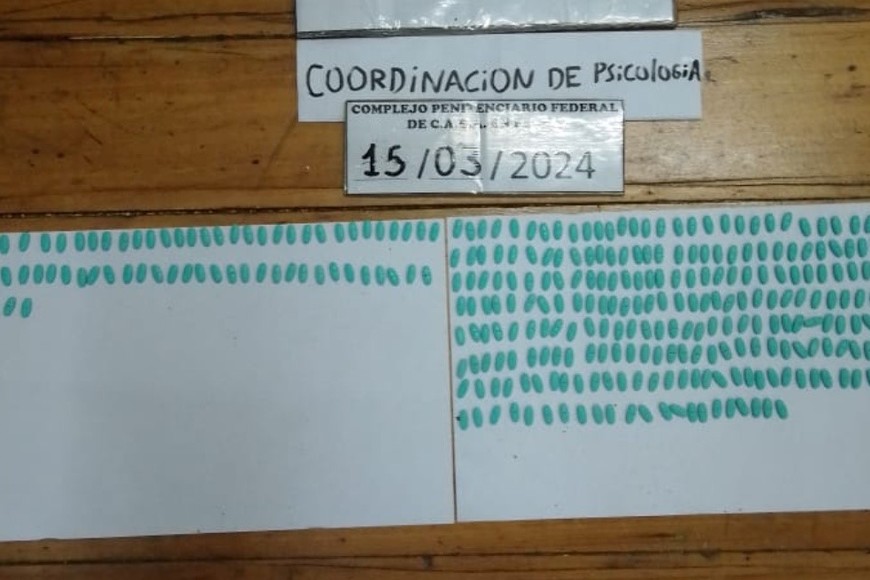 Durante el operativo se secuestraron 332 pastillas celestes, presumiblemente LCD.