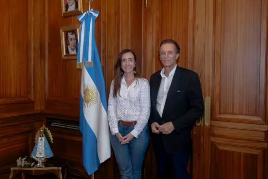 Nicolás Kasanzew, junto a Victoria Villarruel, vicepresidenta de la Nación.