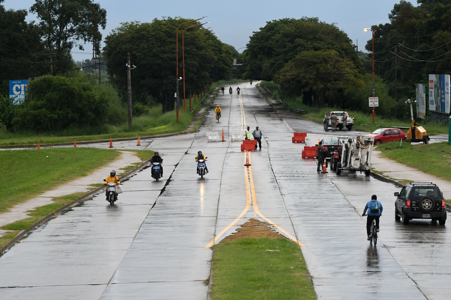 Acceso puente carretero lado Santa Fe. Solo pueden circular, bicicletas, peatones, motos, ambulancias y patrulleros. 