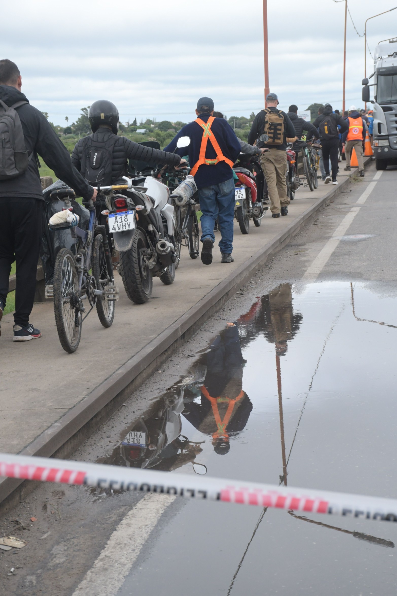 Comienzan los trabajos de armado y colocación del puente Bailey en el Carretero