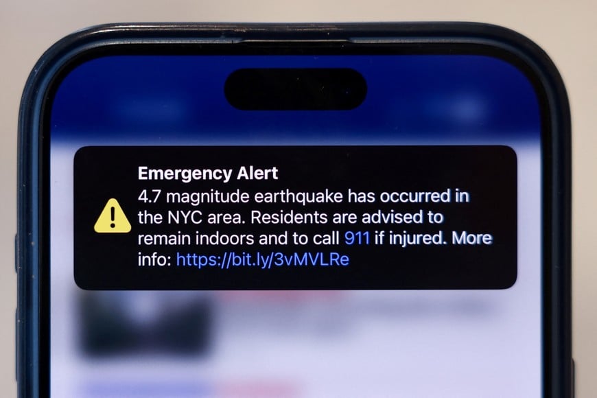 An emergency alert of a magnitude 4.7 earthquake is seen on a cellphone in New York City, U.S., April 5, 2024. REUTERS/Andrew Kelly