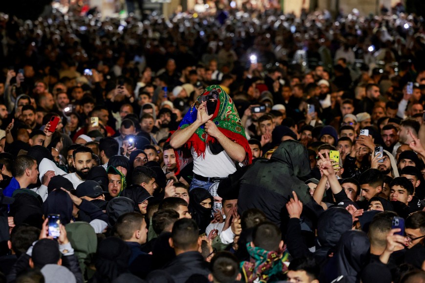 People protest in support of Gaza on Laylat al-Qadr during the holy month of Ramadan at the Al-Aqsa compound, also known to Jews as Temple Mount, amid the ongoing conflict between Israel and the Palestinian Islamist group Hamas, in Jerusalem's Old City, April 5, 2024. REUTERS/Ammar Awad