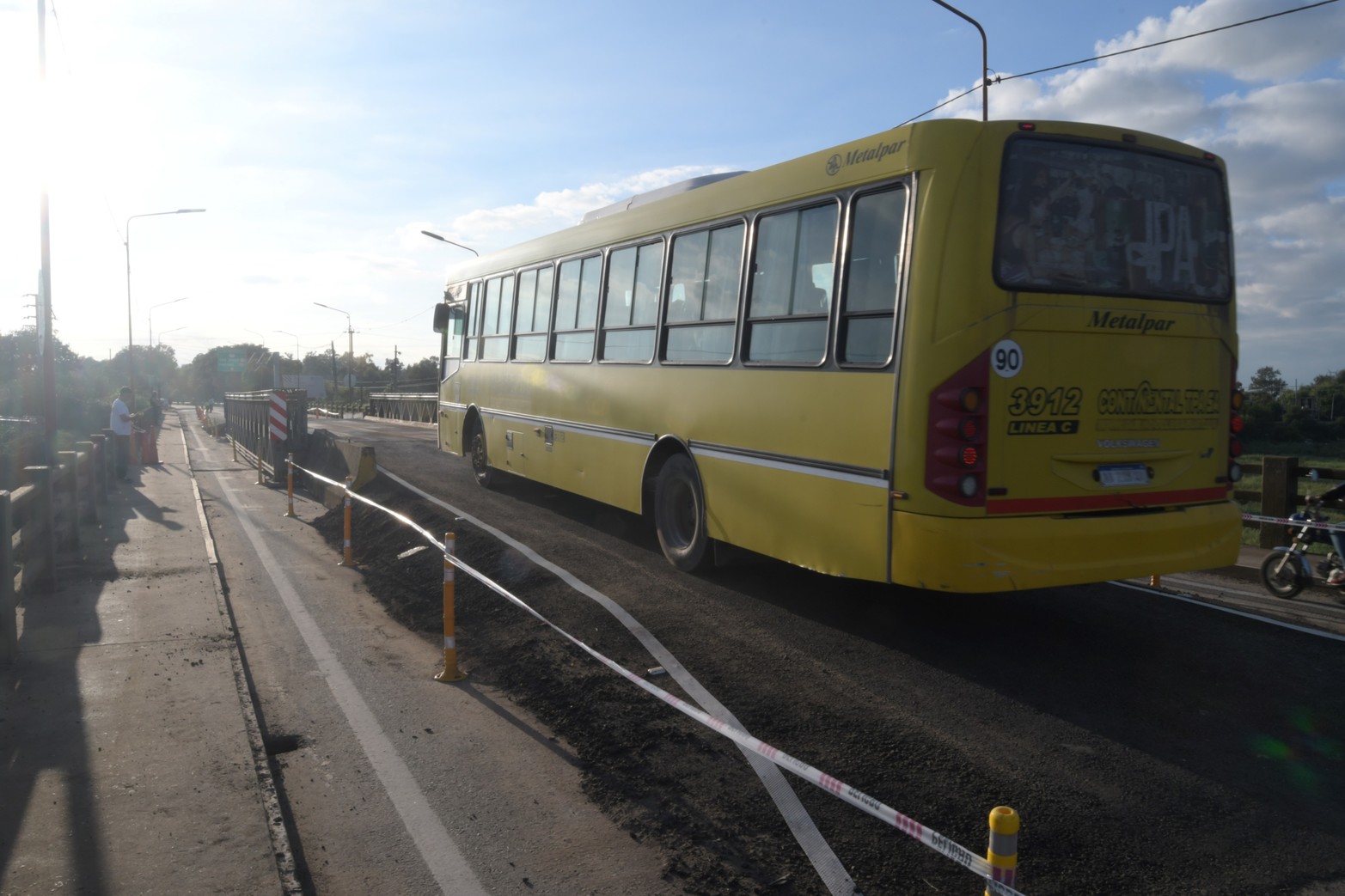 Las líneas de colectivos urbanos pueden circular. No así los colectivos de media y larga distancia.