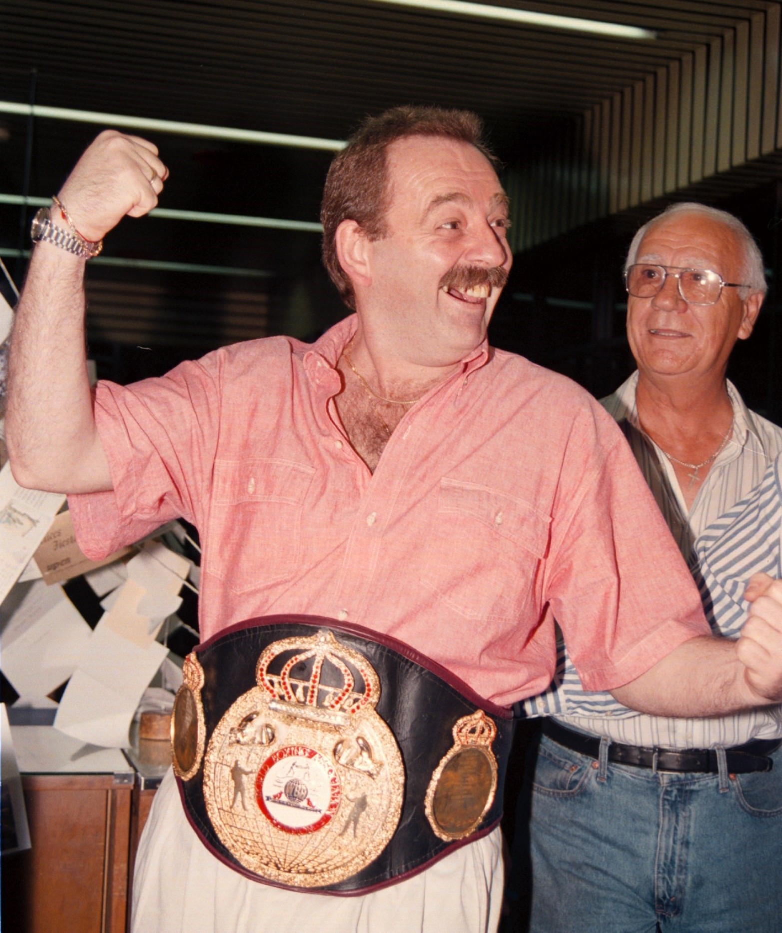 En 1995, con el cinturón del campeón mundial en boxeo Julio César  "Zurdo" Vázquez. 