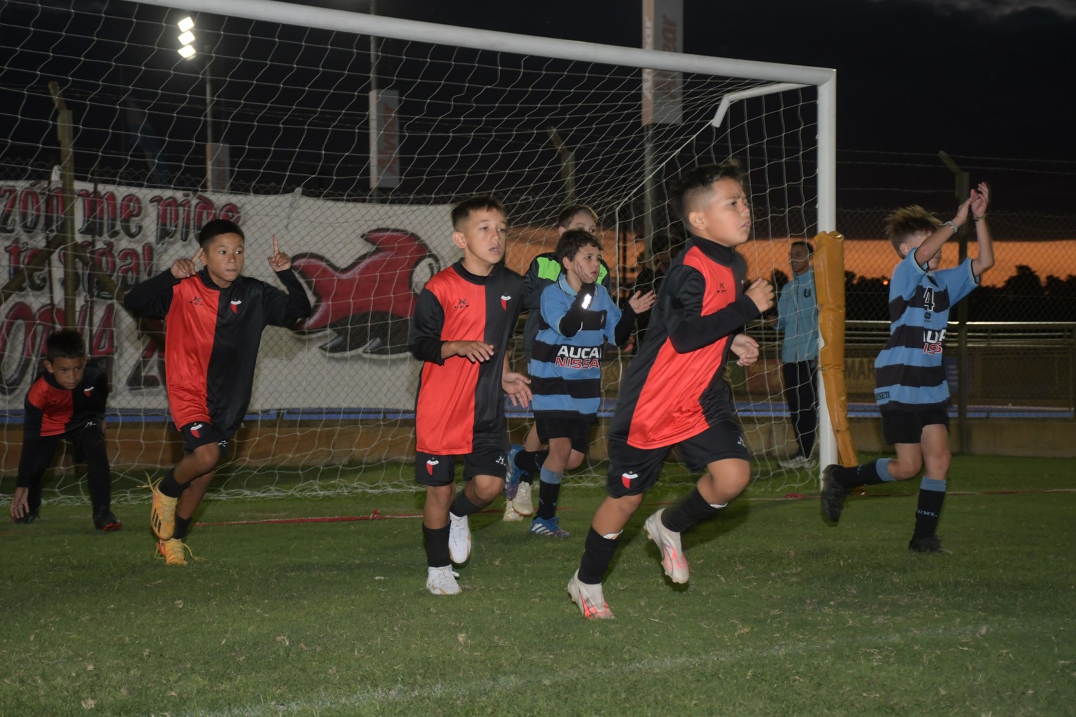 Torneo de fútbol infantil tiburoncito en el Club El Quila ya definió quienes pasan a la semifinal. 