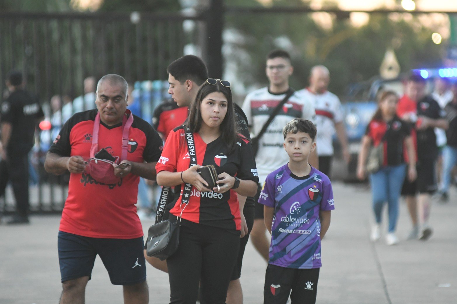 Hinchas que fueron a la cancha para ver Colón vs.Temperley