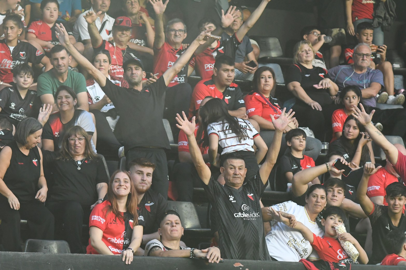 Hinchas que fueron a la cancha para ver Colón vs.Temperley