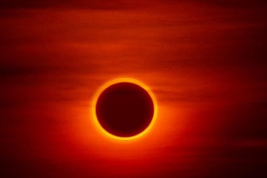 La Luna se interpone entre el Sol y la Tierra