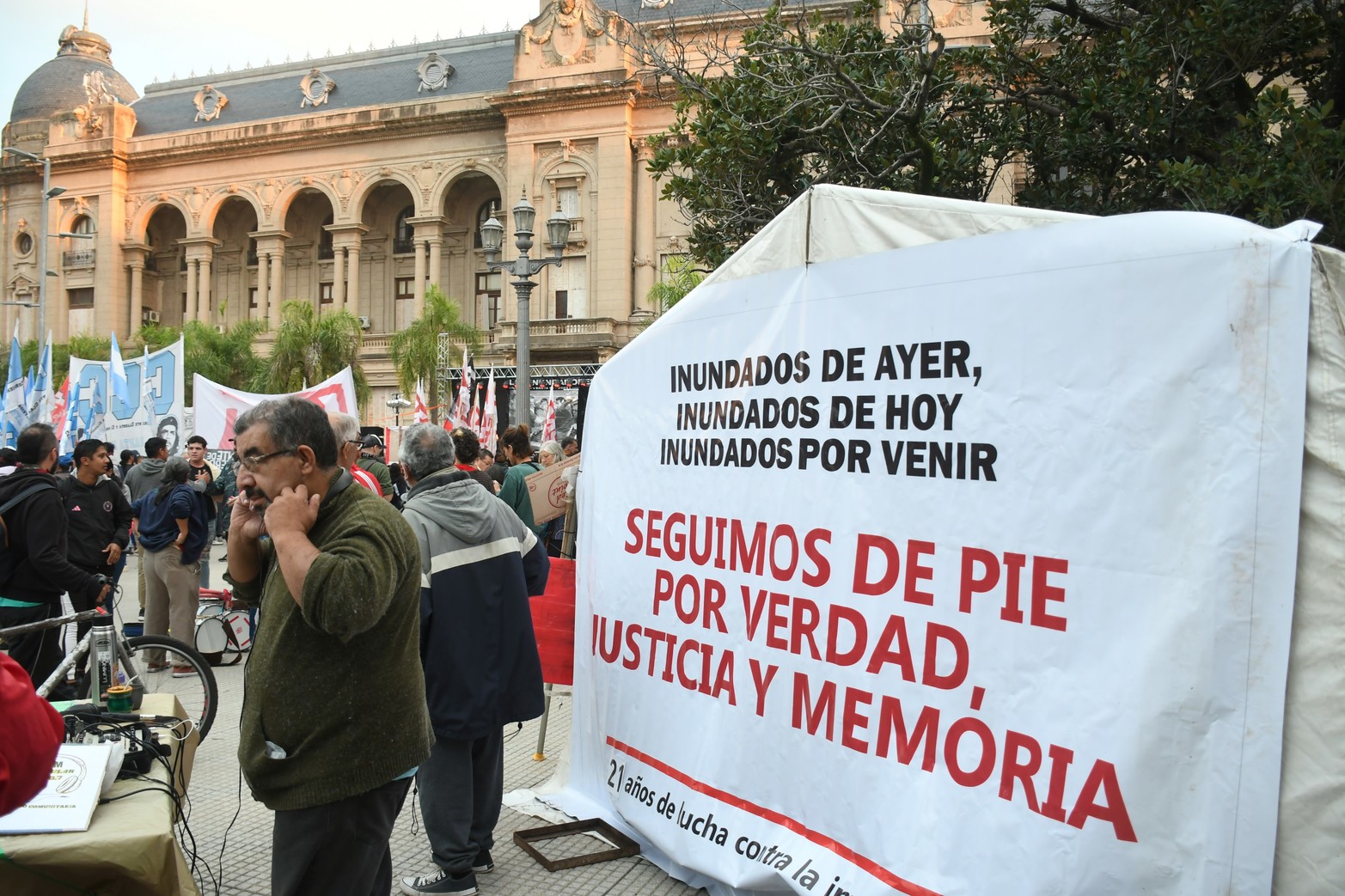 Parte de la sociedad sigue reclamando por la verdad, justicia y memoria.