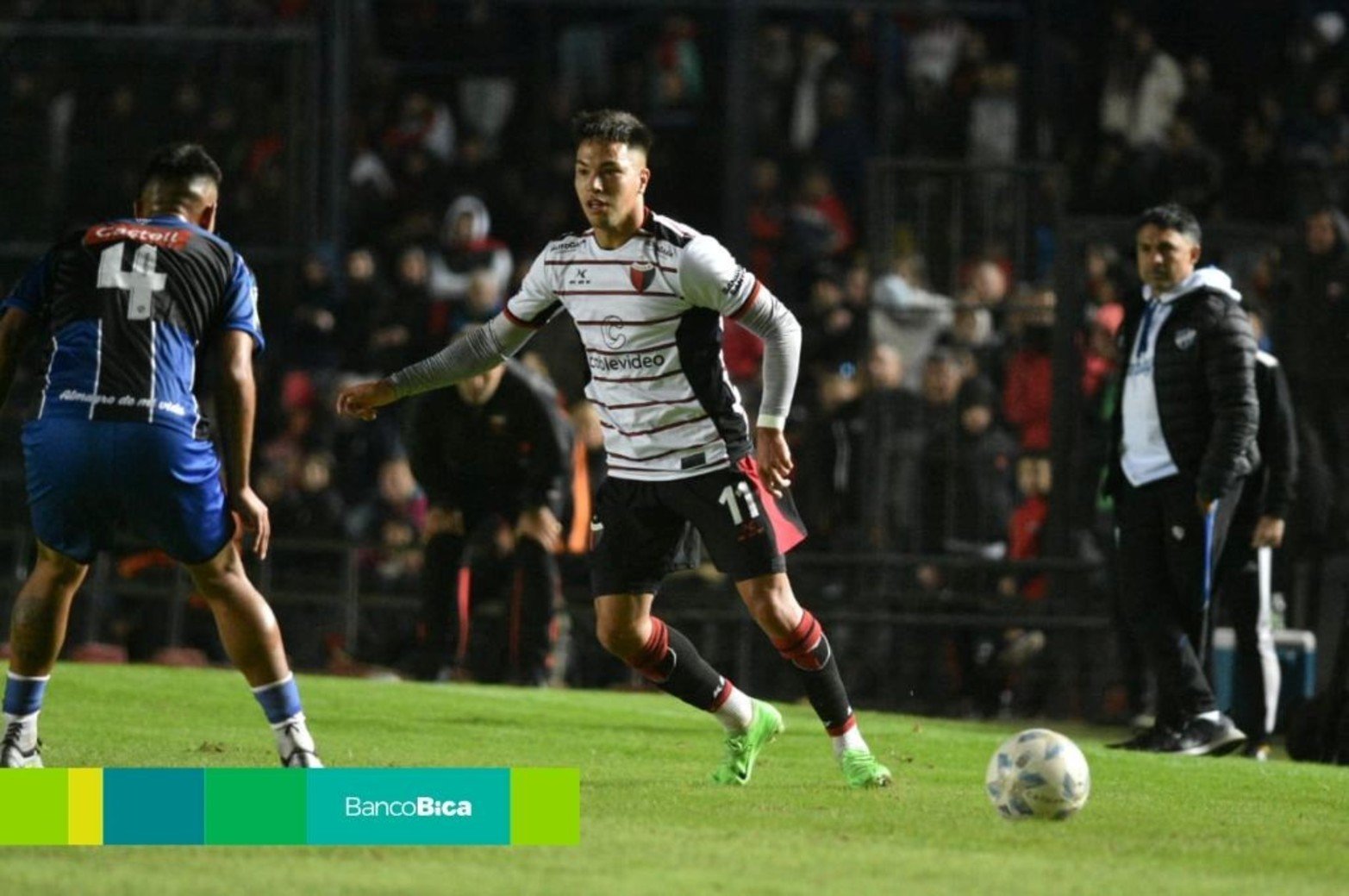 Colón goleó a Almagro en Santa Fe.