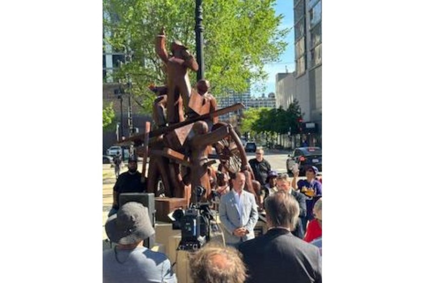 Aladio en el acto conmemorativo de Haymarket Memorial, Chicago.