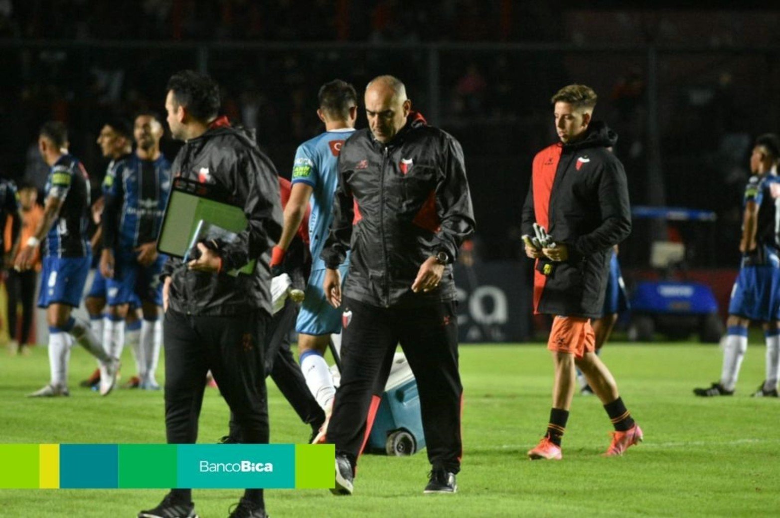 Colón goleó a Almagro en Santa Fe.