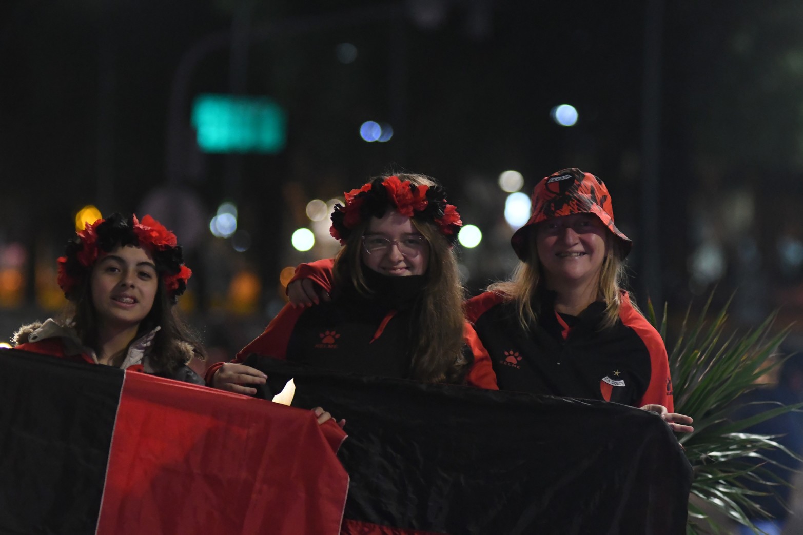 El club Colón festeja sus 119 años con una caravana hacia el Estadio Brigadier López