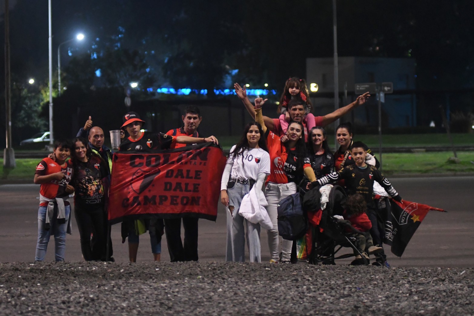 El club Colón festeja sus 119 años con una caravana hacia el Estadio Brigadier López