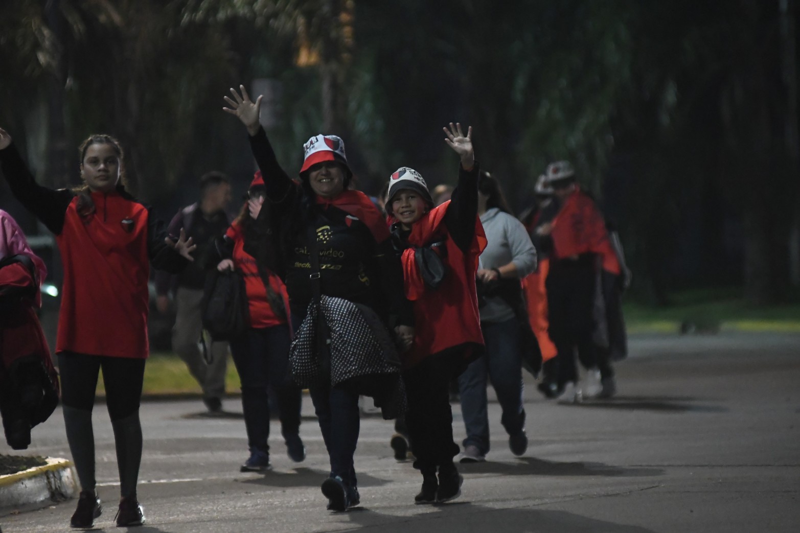 El club Colón festeja sus 119 años con una caravana hacia el Estadio Brigadier López