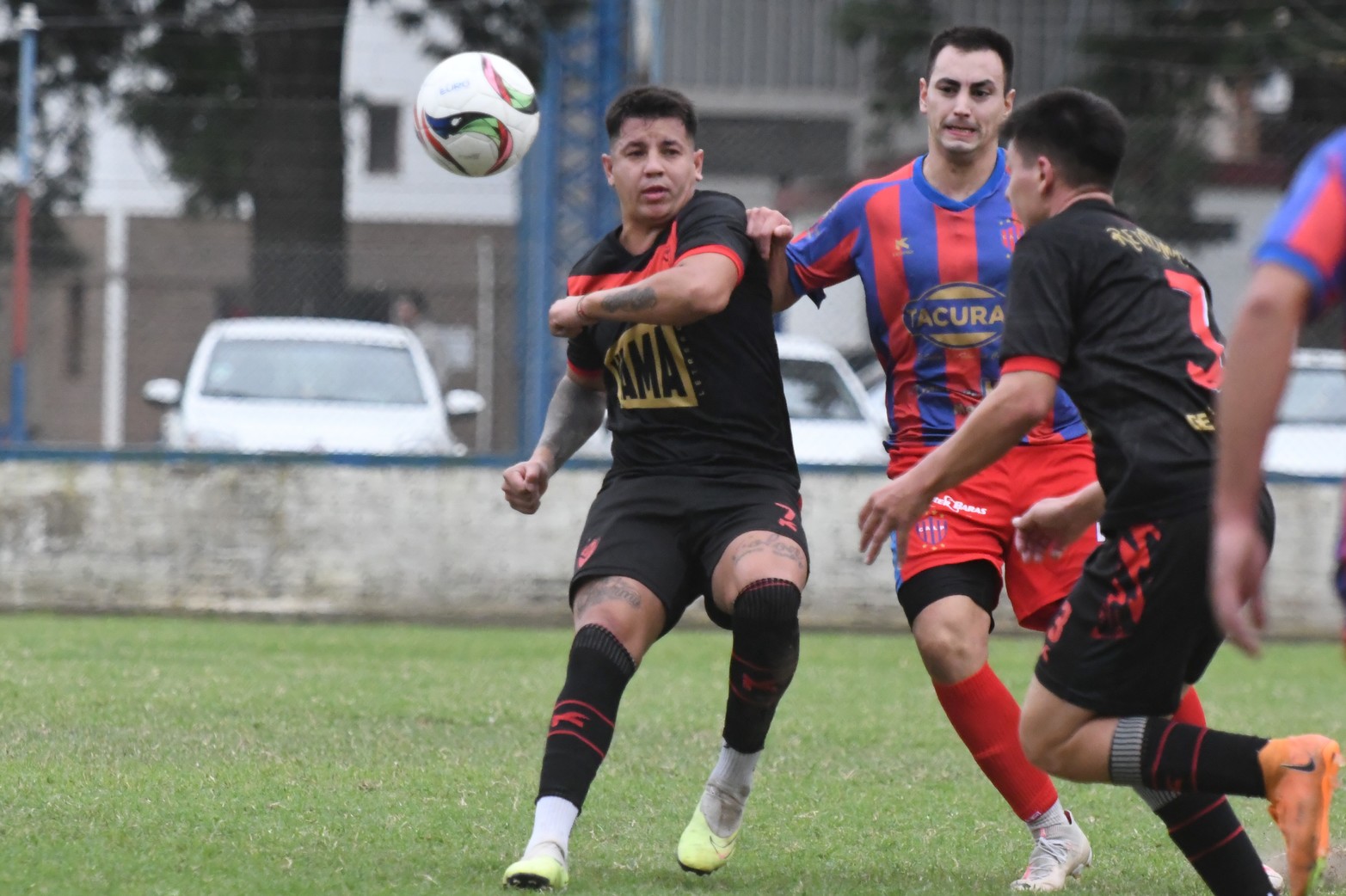 La Perla le ganó 2 a 1 a Newell´s por la novena fecha del torneo Apertura de la Liga Santafesina de fútbol.