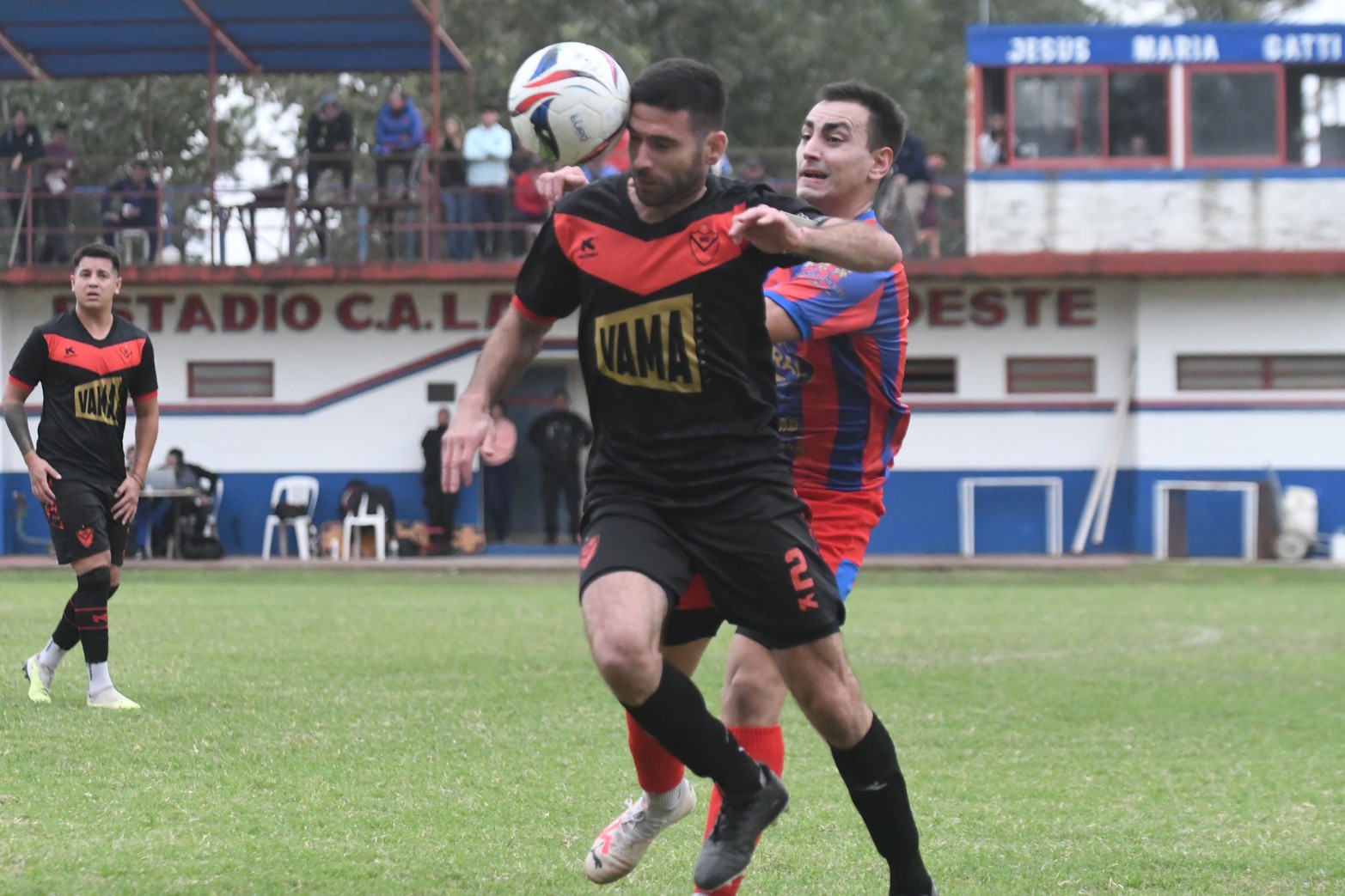 La Perla le ganó 2 a 1 a Newell´s por la novena fecha del torneo Apertura de la Liga Santafesina de fútbol.