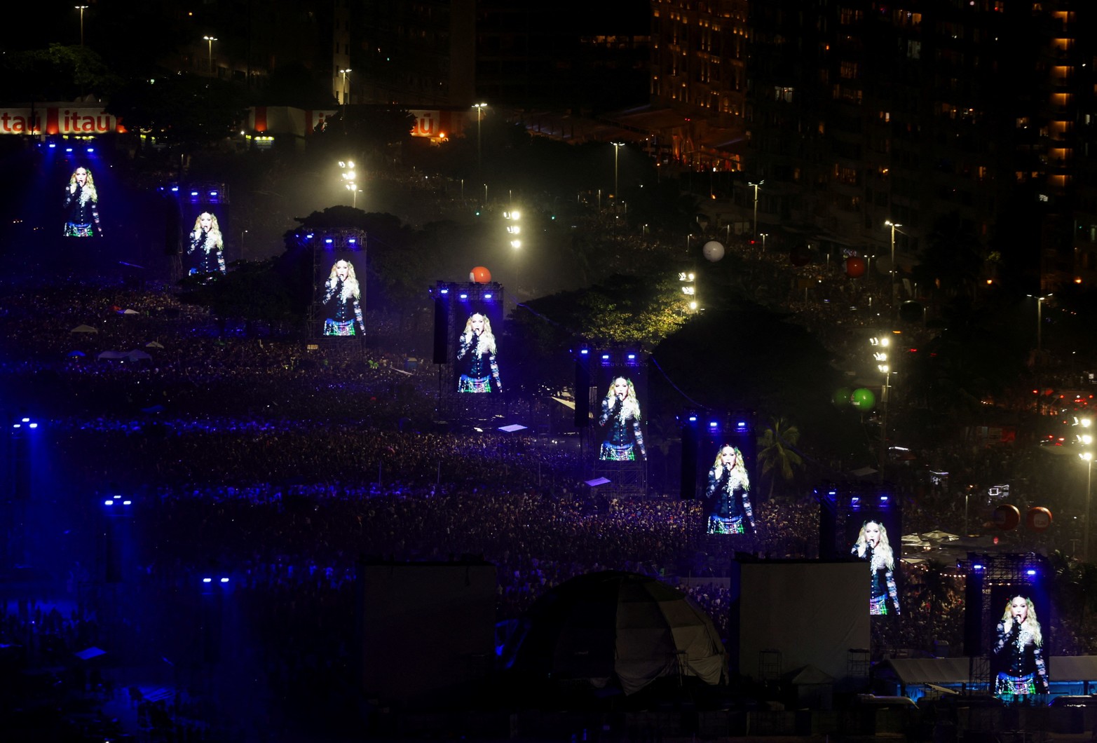 El concierto marcó el cierre triunfal de su gira The Celebration Tour, un monumental homenaje a sus más de cuarenta años en la industria musical.