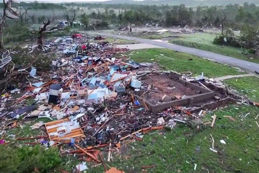 El tornado atravesó el lunes por la noche la población de Barnsdall