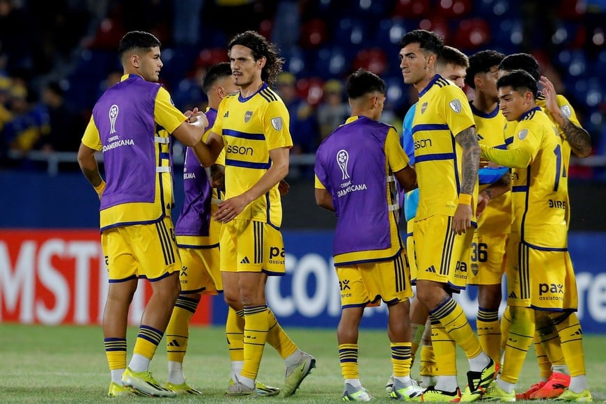 Soccer Football - Copa Sudamericana - Group D - Sportivo Trinidense v Boca Juniors - Estadio Nueva Olla, Asuncion, Paraguay - May 8, 2024
Boca Juniors's Edinson Cavani celebrates after the match with teammates REUTERS/Cesar Olmedo