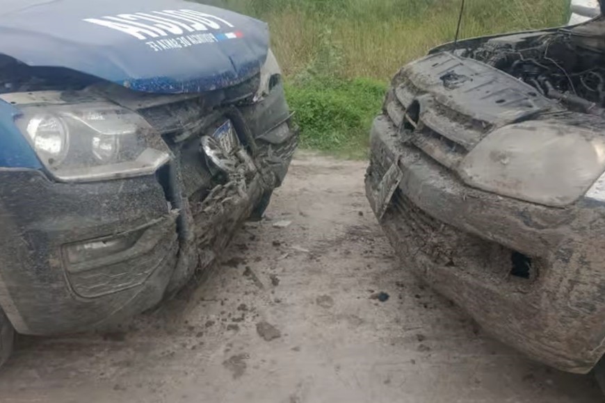 Todo comenzó cuando policías de la Unidad Regional XIX Vera apostados en un puesto caminero detuvieron la marcha de un VW Gol ya que “notaron que venía en un actitud rara”.