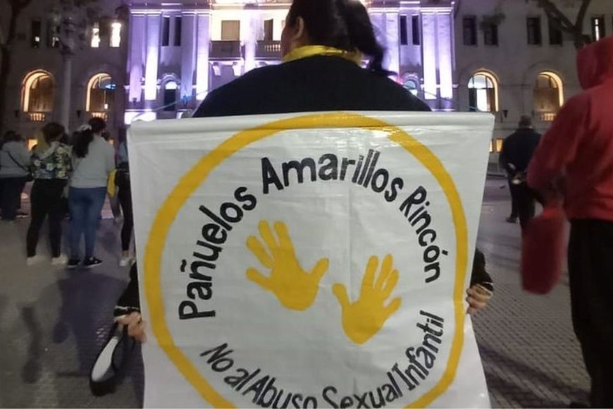 El grupo "Pañuelos Amarillos Rincón" brindo contención a los denunciantes y apoyó el reclamo de condena para los entrenadores.
Crédito: Archivo El Litoral.