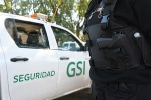 Controles. En simultaneo con el pedido de denuncias, los agentes de seguridad salieron a la calle a disuadir a los cuida coches.

Mauricio Garín.