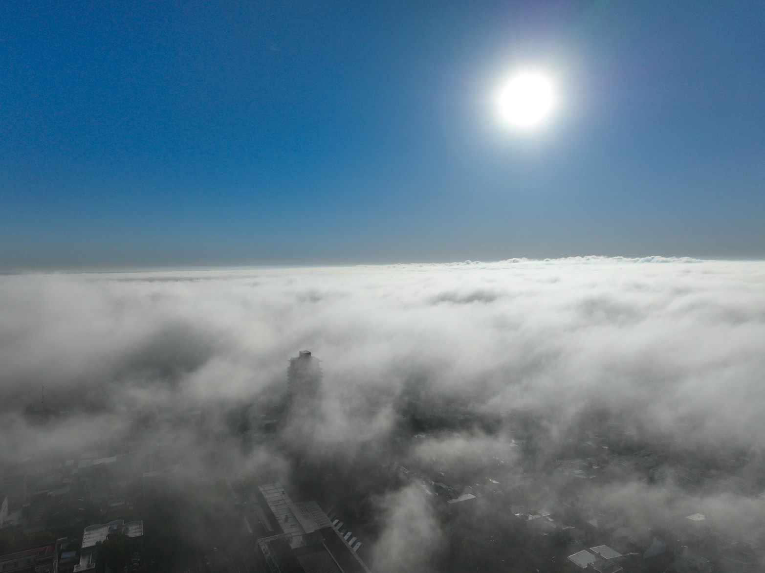 La niebla afectó a gran parte de la ciudad de Santa Fe. Crédito: Fernando Nicola