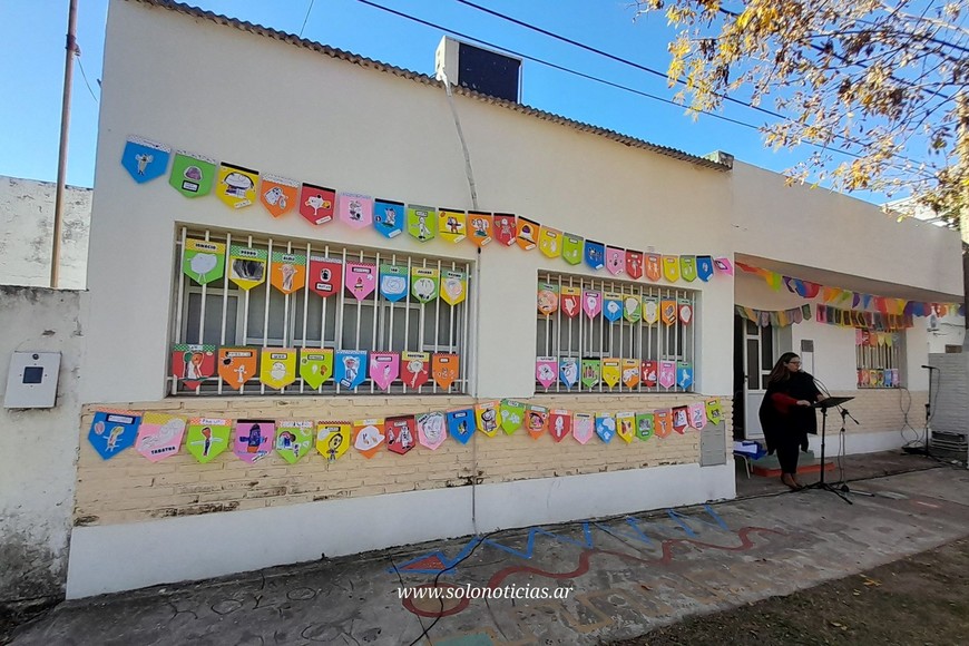 La fachada del Jardín 351, en Barrancas, adornada para la ocasión. Crédito: Gustavo Arnese