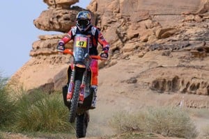 En Motos Rally, nuestro país estará representado por los hermanos Kevin y Luciano Benavides, ambos corriendo en el equipo Red Bull KTM Factory Team. Además el oriundo de Neuquén Juan Santiago Rostan, participará con una Husqvarna Rally2. El cordobés Benjamín Pascual se unirá a la Mission 1000 con una moto eléctrica, del Segway Rally Team.