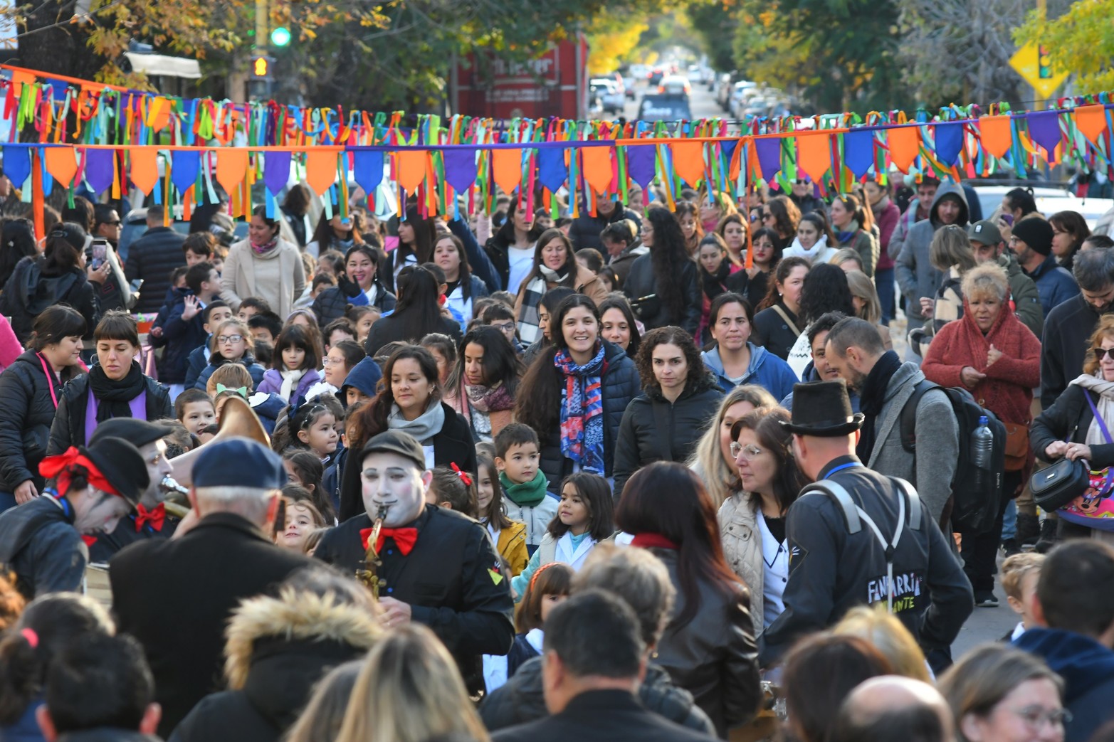 La escuela Mariano Moreno cumplió 125 años de su fundación y lo festejo con un acto y descubrimiento de placas.