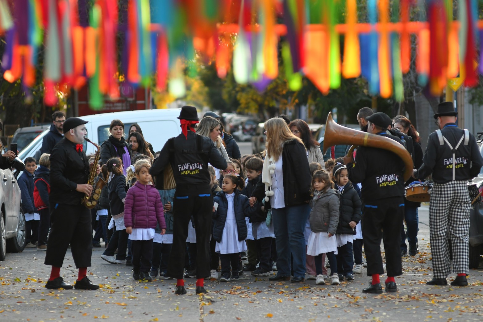 La escuela Mariano Moreno cumplió 125 años de su fundación y lo festejo con un acto y descubrimiento de placas.