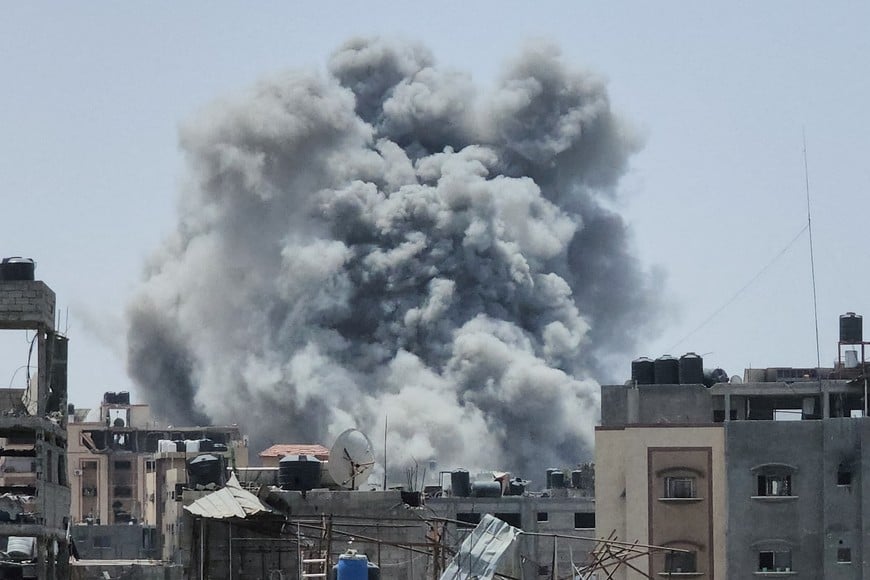 Smoke rises following an Israeli strike, amid the ongoing conflict between Israel and the Palestinian Islamist group Hamas, in Jabalia refugee camp in the northern Gaza Strip, May 18, 2024. REUTERS/Rami Zohod   BEST QUALITY AVAILABLE.