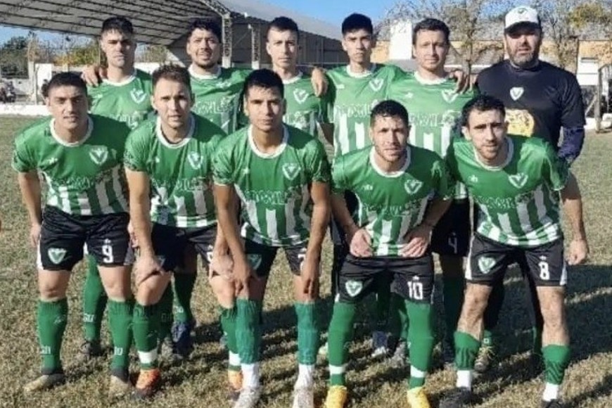 Irigoyense, gran victoria ante Polideportivo y punta en soledad en primera.