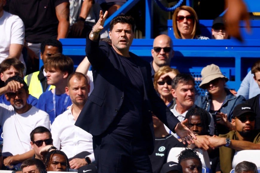 FILE PHOTO: Soccer Football - Premier League - Chelsea v AFC Bournemouth - Stamford Bridge, London, Britain - May 19, 2024 
Chelsea manager Mauricio Pochettino reacts Action Images via Reuters/John Sibley EDITORIAL USE ONLY. NO USE WITH UNAUTHORIZED AUDIO, VIDEO, DATA, FIXTURE LISTS, CLUB/LEAGUE LOGOS OR 'LIVE' SERVICES. ONLINE IN-MATCH USE LIMITED TO 120 IMAGES, NO VIDEO EMULATION. NO USE IN BETTING, GAMES OR SINGLE CLUB/LEAGUE/PLAYER PUBLICATIONS. PLEASE CONTACT YOUR ACCOUNT REPRESENTATIVE FOR FURTHER DETAILS../File Photo