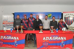 Conferencia de prensa. En el Salón de Deportes estuvieron presentes, de izquierda a derecha: Gonzalo Rodríguez, Nicolás Alegre, Exequiel Tobaldo, Omar Colombo, Pablo Ceruti, Daniel Meduz y Ángeles Comba. Crédito: Manuel Fabatía