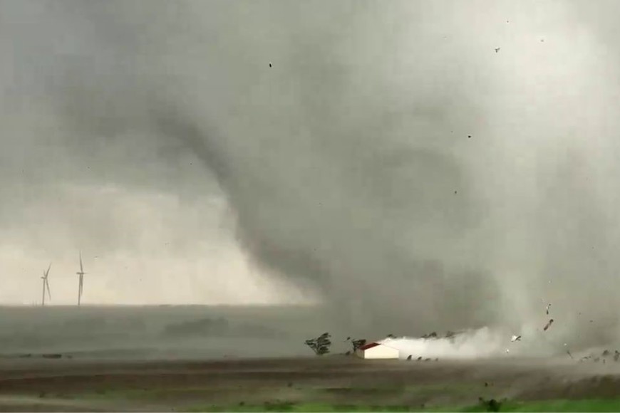 El Servicio Meteorológico Nacional había emitido el martes advertencias de tornado