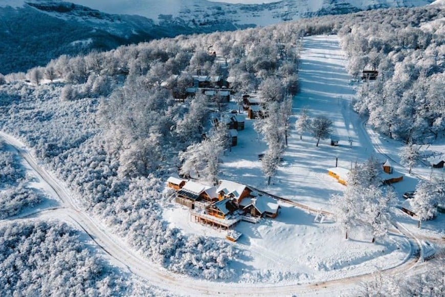 Los centros de esquí en Neuquén se preparan para la temporada invernal 2024 tras el reciente temporal de nieve en la zona sur de la provincia