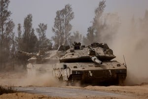 Tanks manoeuvre near the Israel-Gaza border, amid the ongoing conflict between Israel and the Palestinian Islamist group Hamas, in Israel, May 27, 2024. REUTERS/Amir Cohen