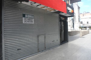 Cerrado. Uno de los tantos locales comerciales que están cerrados en la ciudad de Santa Fe.

Flavio Raina.