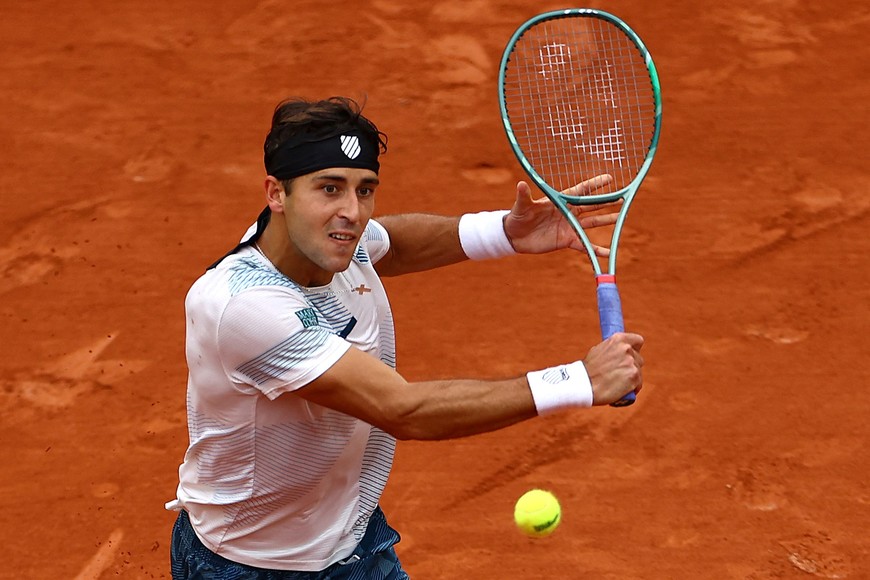 Tennis - French Open - Roland Garros, Paris, France - May 28, 2024 
Argentina's Tomas Martin Etcheverry in action during his first round match against France's Arthur Cazaux REUTERS/Lisi Niesner