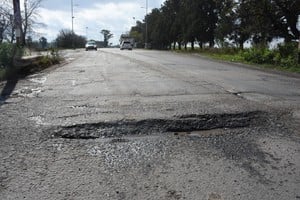 Es crítico el estado de algunos tramos de la ruta nacional 11. Crédito: Mauricio Garín