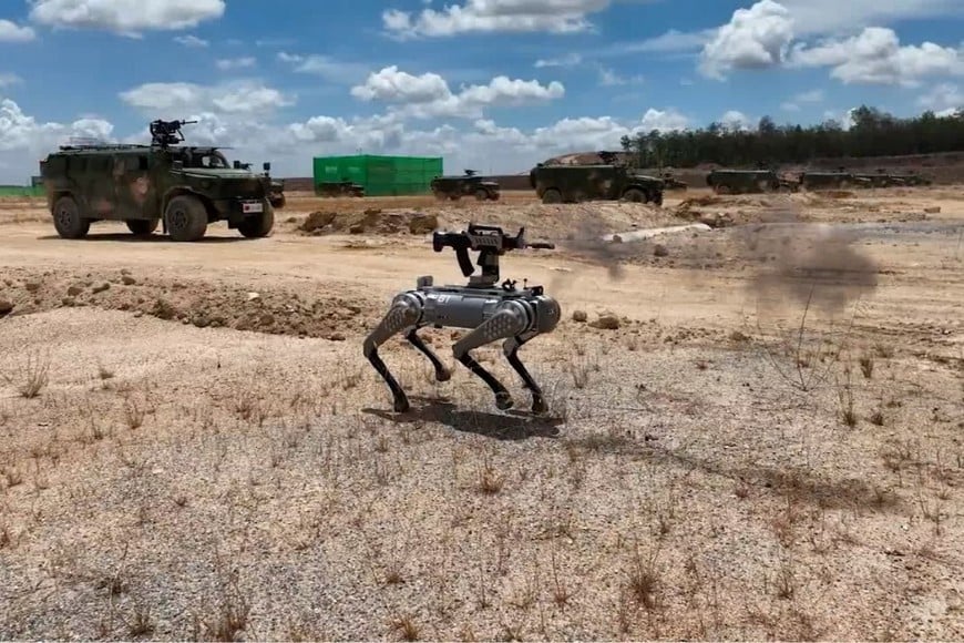 El robot en pleno ejercicio Golden Dragon 2024. Crédito: Televisión Central de China