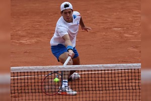 Báez nunca pudo superar la segunda ronda del Grand Slam parisino. Crédito: @dinophotosport