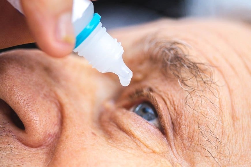 La falta de una limpieza adecuada de los ojos puede llevar a infecciones y otros problemas.