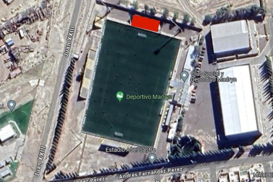 En rojo, el espacio disponible para los hinchas rojinegros. Crédito: Google Street View