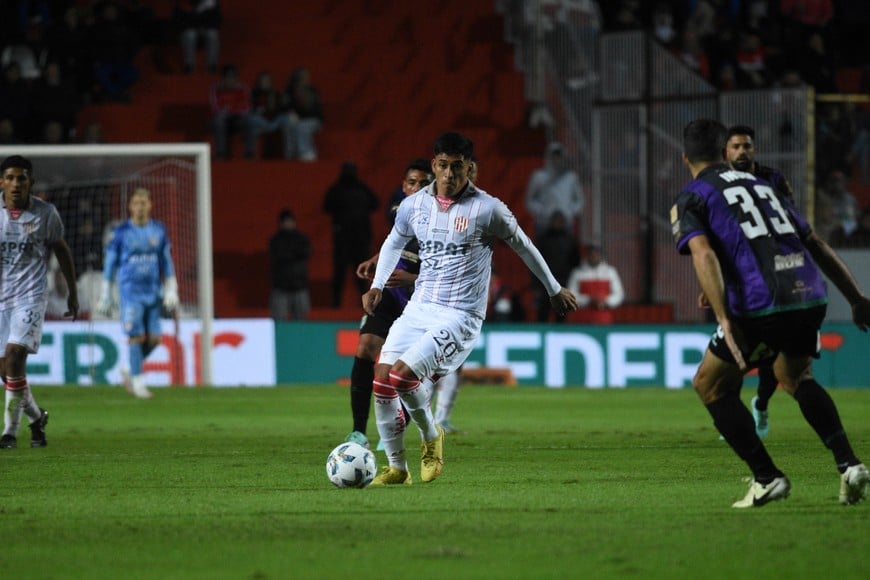 Simón Rivero dejó una buena impresión ante Banfield y tendrá esta noche, en cancha de la Lepra mendocina, la oportunidad de volver a mostrarse. Manuel Fabatía