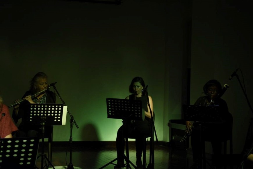 "Morir, aullar, vivir", performance del grupo Cuatro Casas sobre textos de María Rosa Pfeiffer.