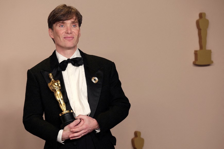 Cillian Murphy poses with the Oscar for "Best Actor" as "J. Robert Oppenheimer" in "Oppenheimer" in the Oscars photo room at the 96th Academy awards in Hollywood, Los Angeles, California, U.S., March 10, 2024. REUTERS/Carlos Barria     TPX IMAGES OF THE DAY